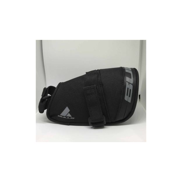 Bulls black under saddle bag